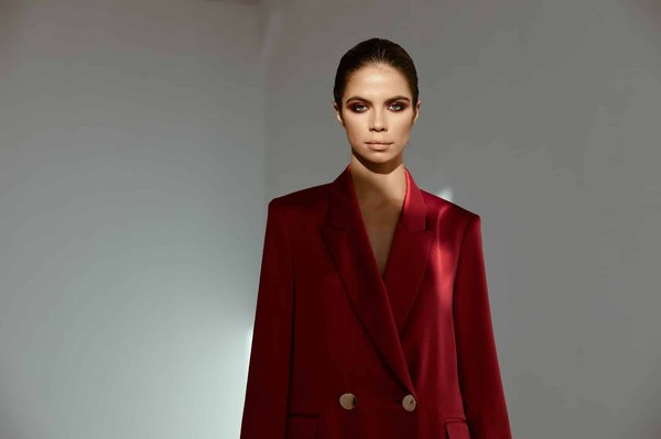 How to Choose the Right Sheer Sleeve Detail for a Subtle Office Style Statement?